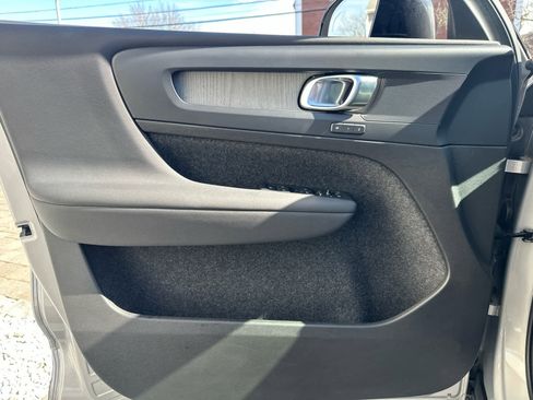 Used 2023 Volvo XC40 B5 Plus w/ Climate Package image 15