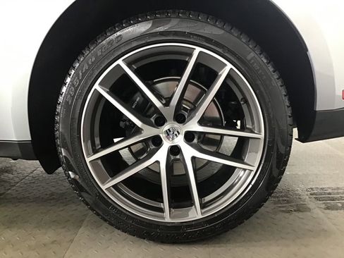 Certified 2026 Porsche Macan AWD/4WD image 12