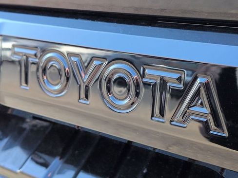 Used 2024 Toyota Tundra Platinum AWD/4WD image 28