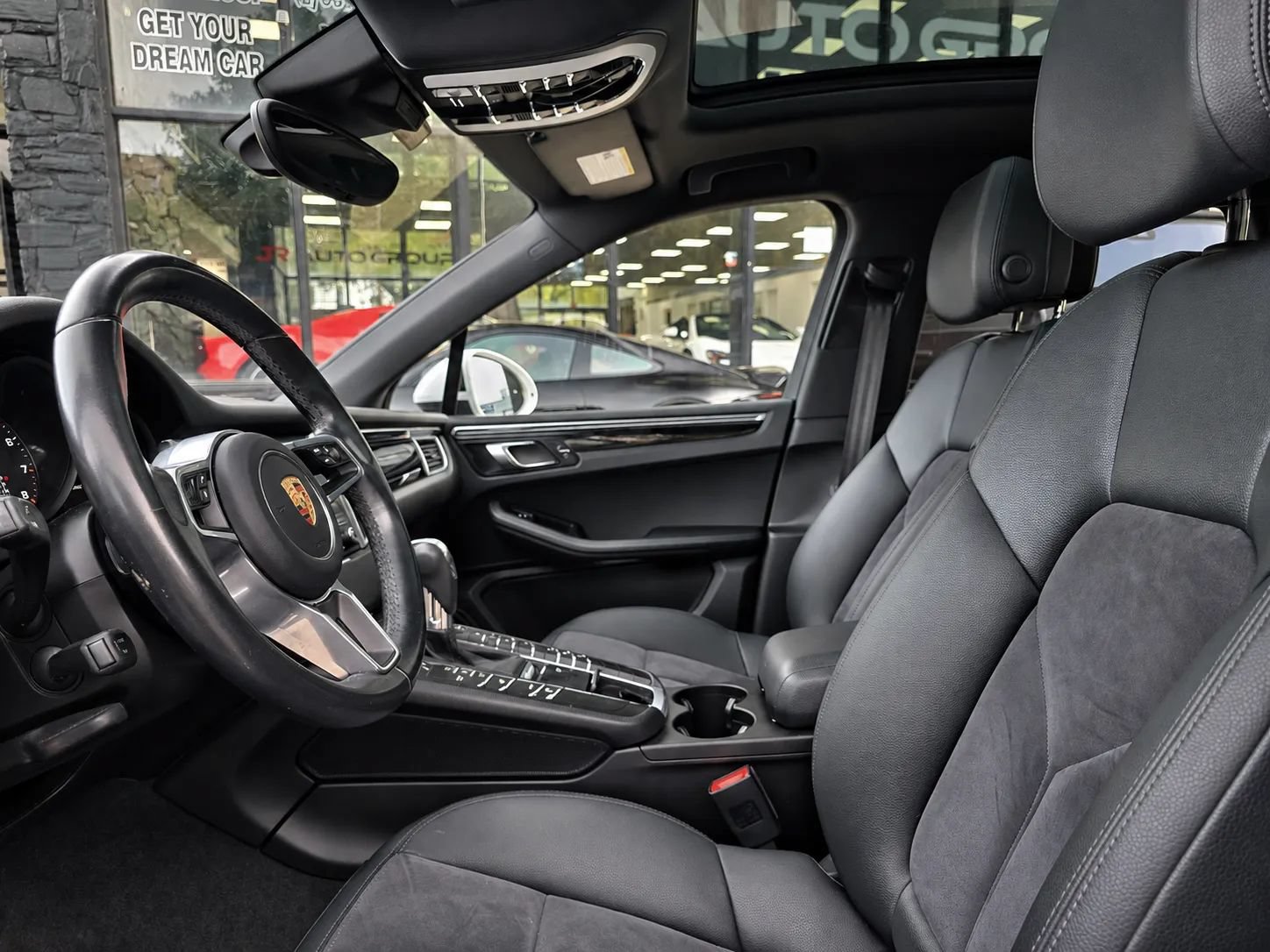 Used 2017 Porsche Macan AWD/4WD image 40