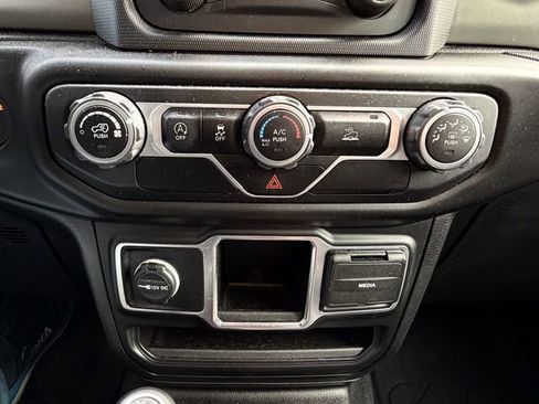 Used 2020 Jeep Gladiator Sport w/ Trailer Tow Package image 21