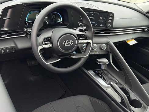 New 2026 Hyundai Elantra SE image 6