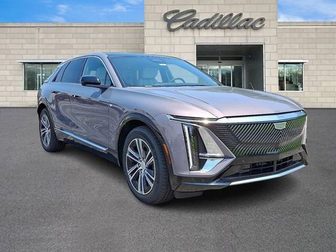 New 2025 Cadillac Lyriq Luxury image 2