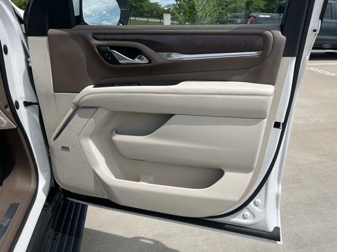 Used 2021 GMC Yukon Denali w/ Denali Premium Package AWD/4WD image 23