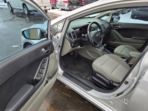 Used 2016 Kia Forte EX image 5