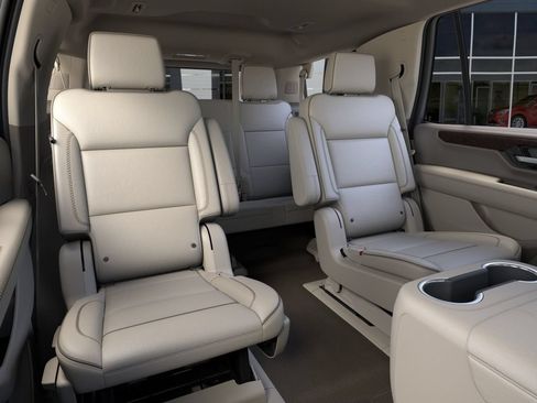 New 2026 GMC Yukon Denali w/ Denali Reserve Package AWD/4WD image 17