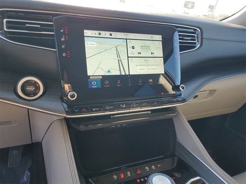 Used 2023 Jeep Wagoneer Series III w/ Preferred Equipment Group image 15