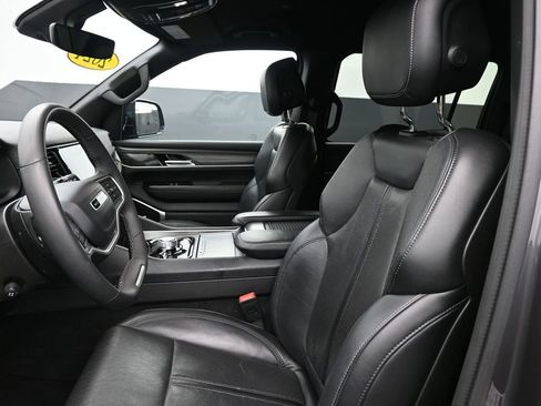 Used 2024 Jeep Wagoneer L Series II w/ Flexible Seating Group image 10