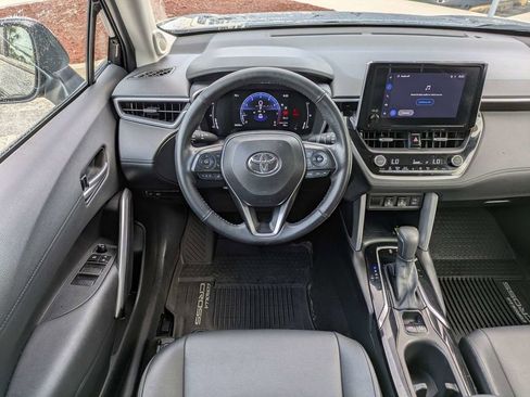 Used 2023 Toyota Corolla Cross XLE w/ Convenience Package AWD/4WD image 17