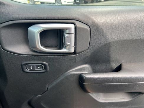 Used 2019 Jeep Wrangler Unlimited Sport S AWD/4WD image 17