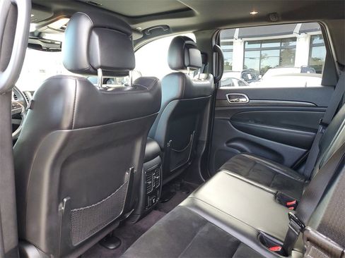 Used 2017 Jeep Grand Cherokee Altitude image 16