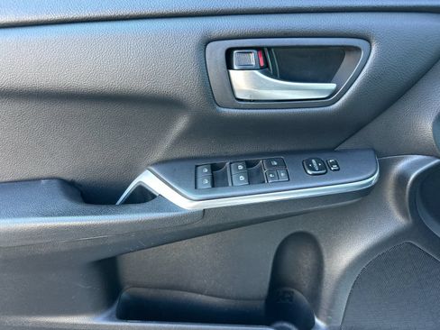 Used 2016 Toyota Camry SE FWD image 11