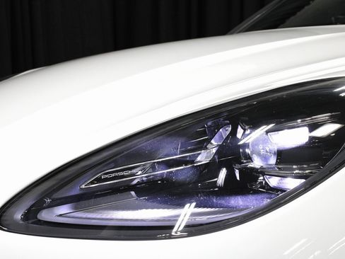 Certified 2025 Porsche Macan image 15