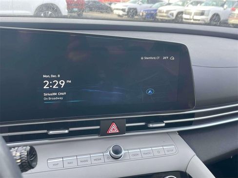 Used 2023 Hyundai Elantra Limited image 28