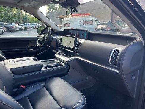 Used 2025 Ford Expedition Platinum AWD/4WD image 28