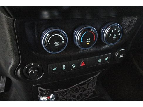 Used 2015 Jeep Wrangler Sahara image 25