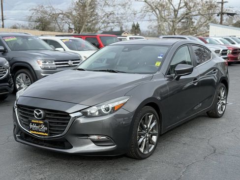 Used 2018 MAZDA MAZDA3 Touring image 3