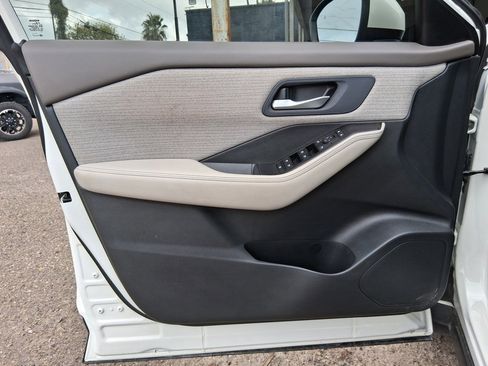 Used 2023 Nissan Rogue SV image 10