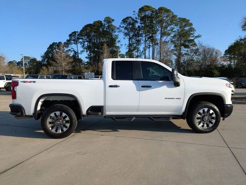 Used 2024 Chevrolet Silverado 2500 Custom w/ Custom Value Package image 3