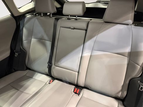 Used 2024 Toyota Venza XLE image 14