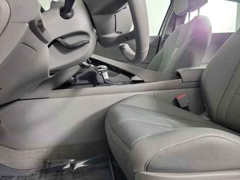 New 2025 Hyundai Elantra SEL image 28