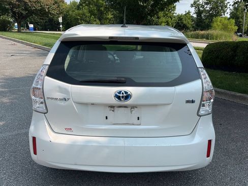 Used 2012 Toyota Prius V Five FWD image 3