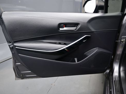 Used 2022 Toyota Corolla XSE FWD image 9