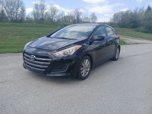Used 2016 Hyundai Elantra GT image 2