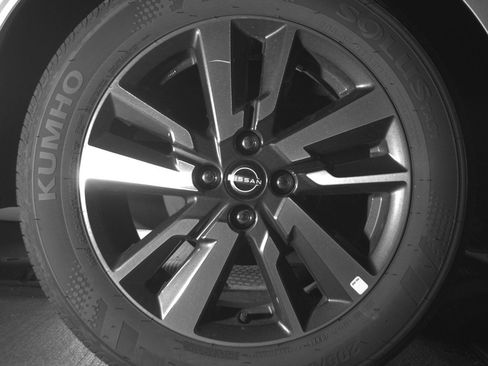 Used 2025 Nissan Versa SV image 15