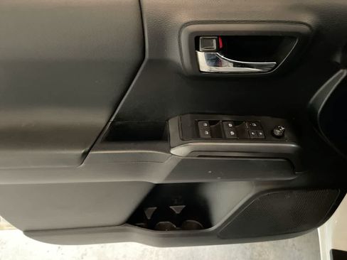 Used 2019 Toyota Tacoma TRD Sport w/ Technology Package AWD/4WD image 13