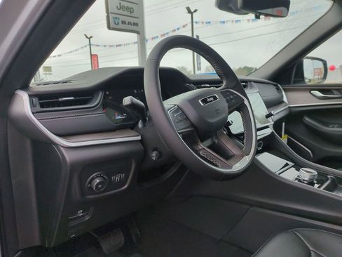 New 2026 Jeep Grand Cherokee L Limited w/ Luxury Tech Group II RWD image 16
