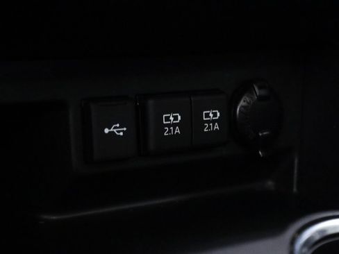 Used 2020 Toyota Highlander XLE image 23