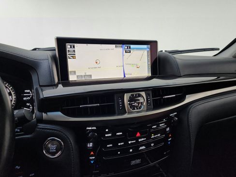 Used 2016 Lexus LX 570 4WD w/ Luxury Package image 20