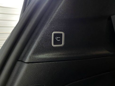 Used 2024 Chrysler Pacifica Limited FWD image 38