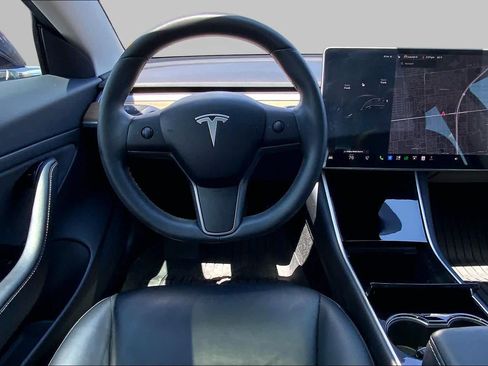 Used 2020 Tesla Model 3 Standard Range RWD image 5