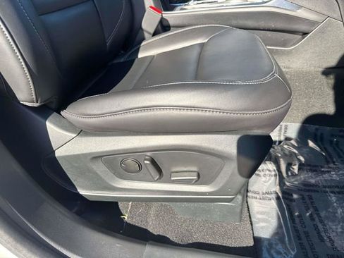 Used 2023 Ford Explorer XLT w/ Equipment Group 202A image 15