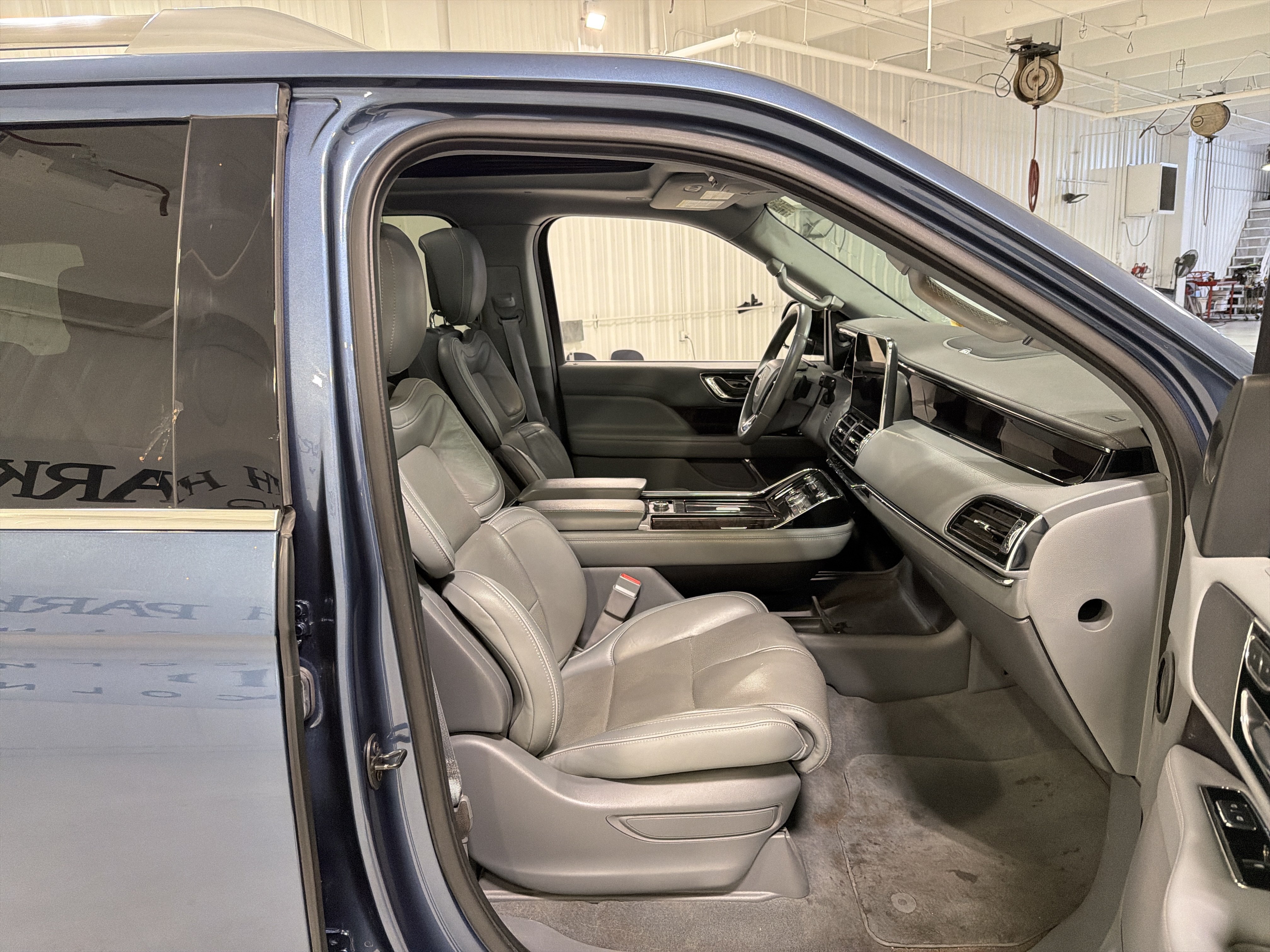 Used 2019 Lincoln Navigator Select RWD image 7