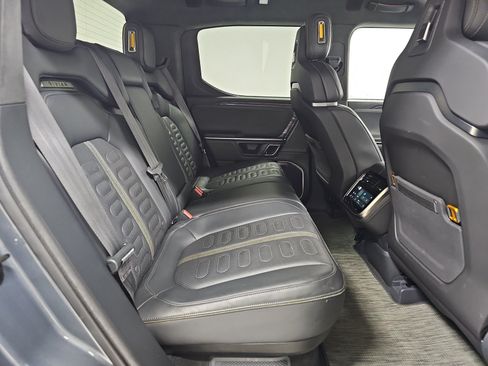 Used 2022 Rivian R1T Adventure AWD/4WD image 22