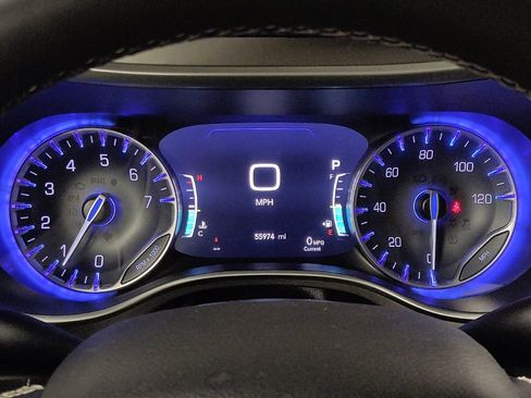 Used 2023 Chrysler Pacifica Touring-L FWD image 23