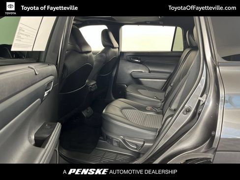Used 2021 Toyota Highlander XSE FWD image 29