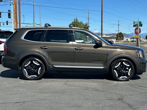 Used 2023 Kia Telluride EX AWD/4WD image 3