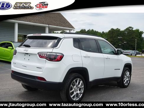 Used 2022 Jeep Compass Latitude AWD/4WD image 3