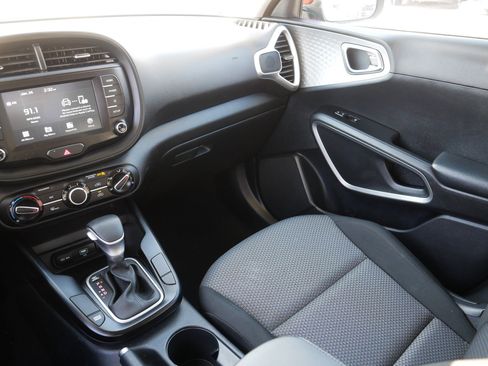 Used 2021 Kia Soul LX image 11