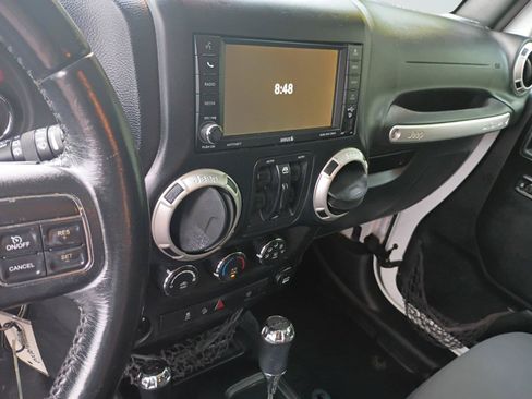 Used 2017 Jeep Wrangler Unlimited Sahara w/ Max Tow Package AWD/4WD image 12
