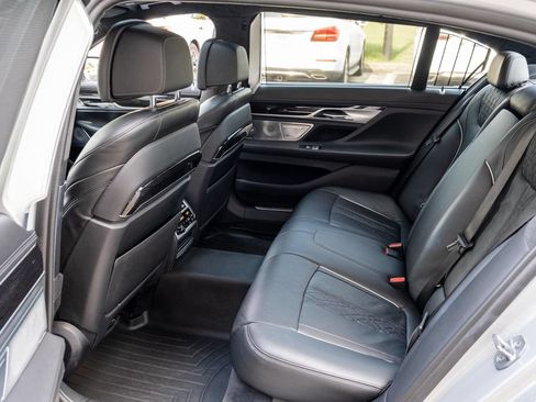 Used 2019 BMW 750i w/ Executive Package RWD image 32