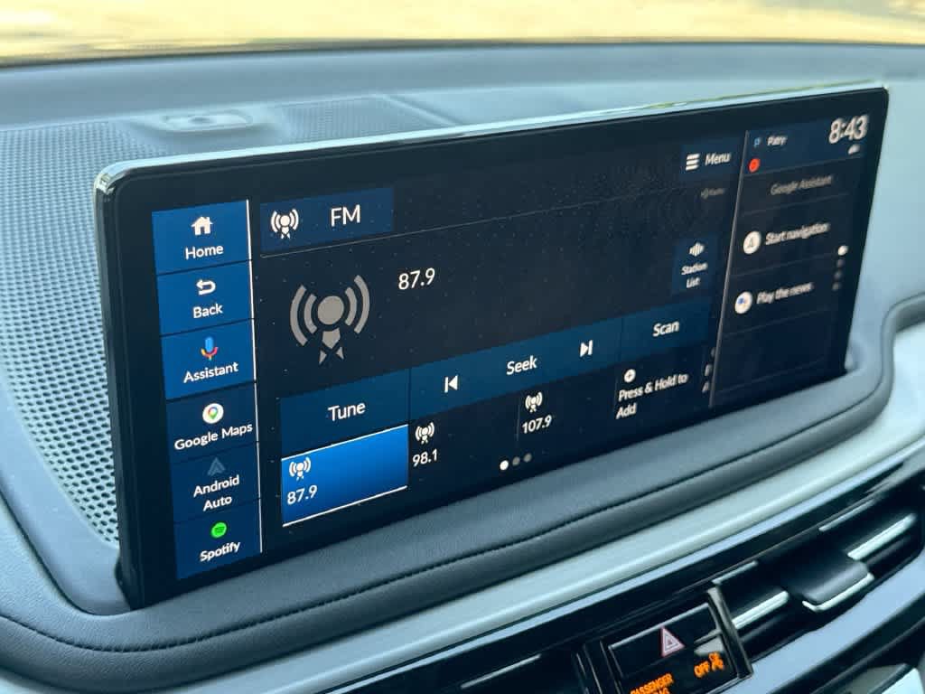 Used 2025 Acura MDX w/ Technology Package FWD image 2