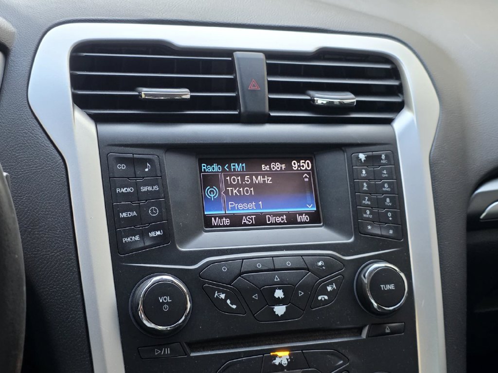 Used 2013 Ford Fusion SE FWD image 12
