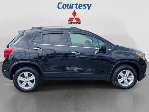 Used 2019 Chevrolet Trax LT w/ LT Convenience Package image 7