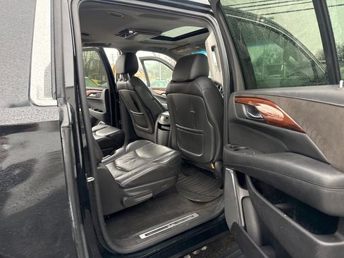Used 2016 Cadillac Escalade ESV Premium image 13