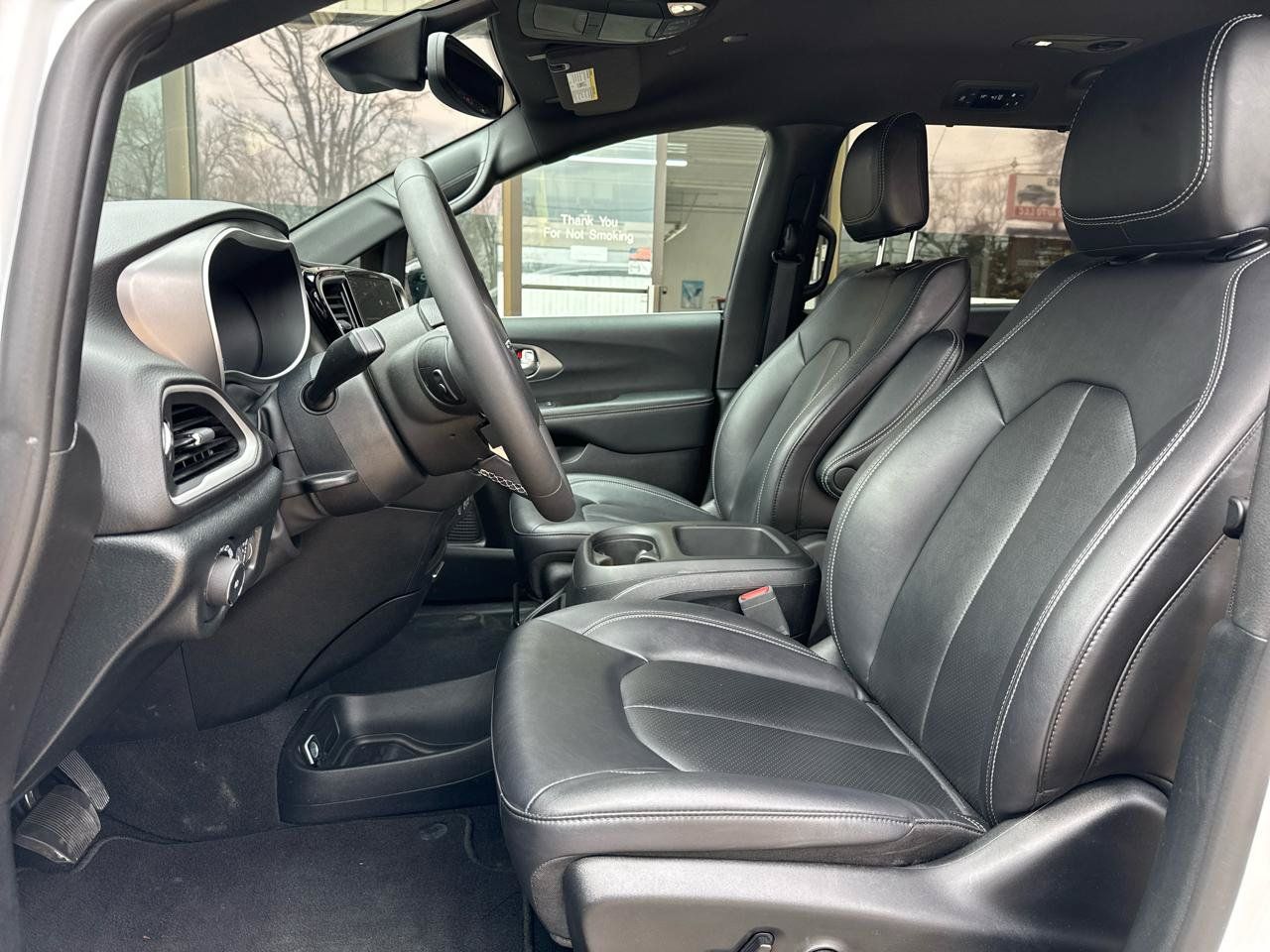 Used 2025 Chrysler Pacifica Select FWD image 7